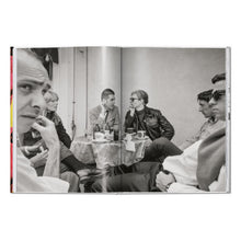 Steve Schapiro. Andy Warhol and Friends (English)