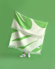 Blanket SWIRL White / Apple 4.25 x 6.5ft