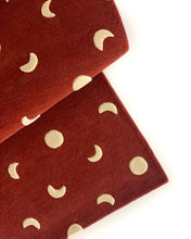 Rug MOONS Brick Red / Gold Print 2.6 x 3.9ft