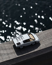 Car UFO COLOMBA White 7in